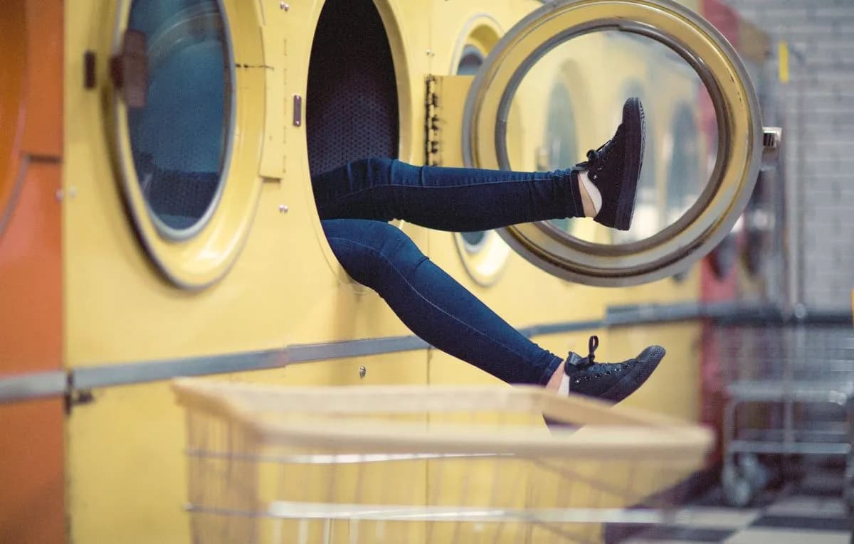 Ile waży pralka ładowana od góry? Kluczowe informacje dla Ciebie