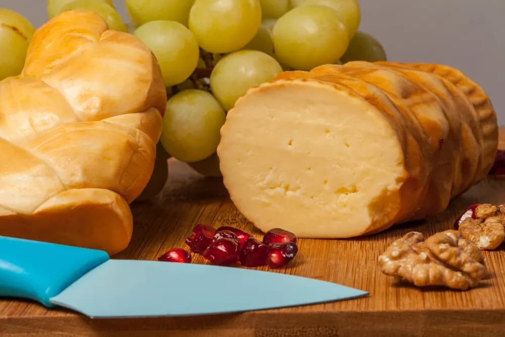 Kto wyrabia oscypki? Poznaj tajemnice tradycyjnego rzemiosła z Podhala