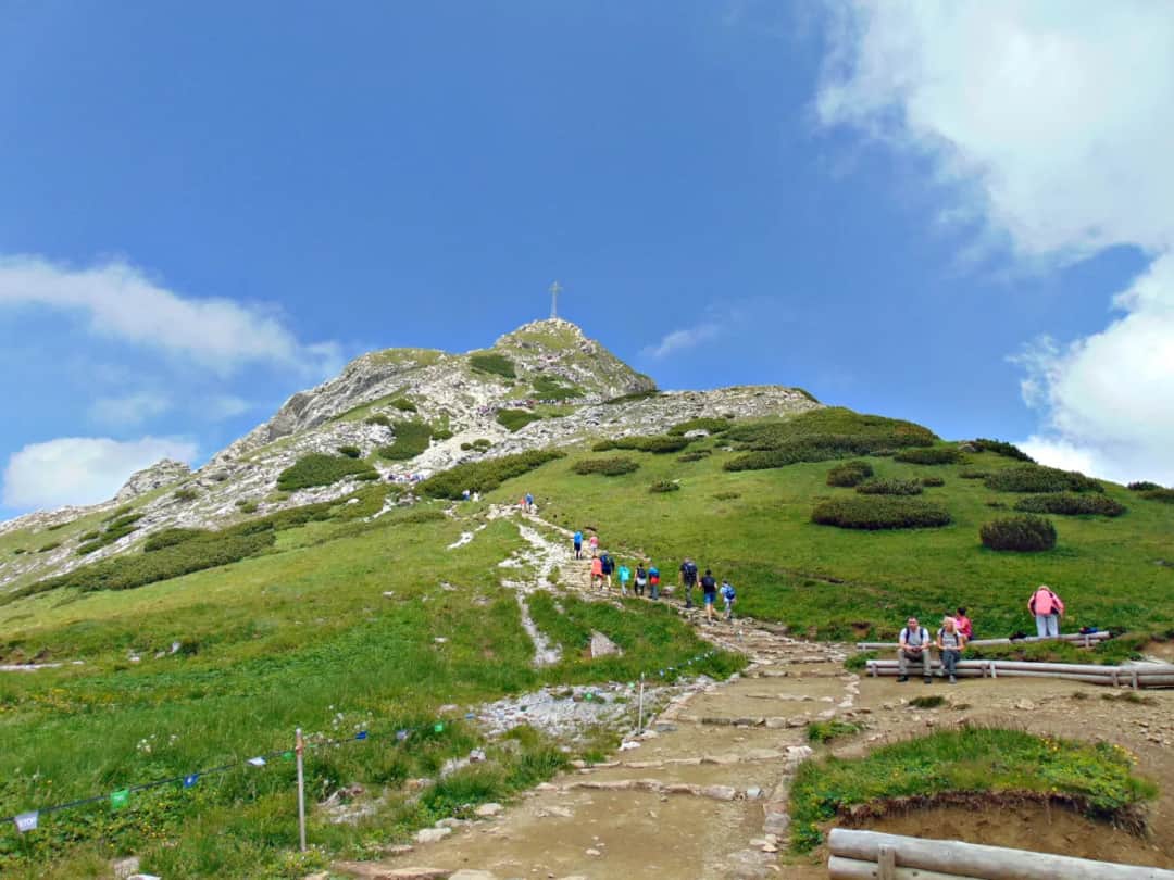 Ile czasu zajmuje wejście na Giewont? Poznaj trudności i trasy