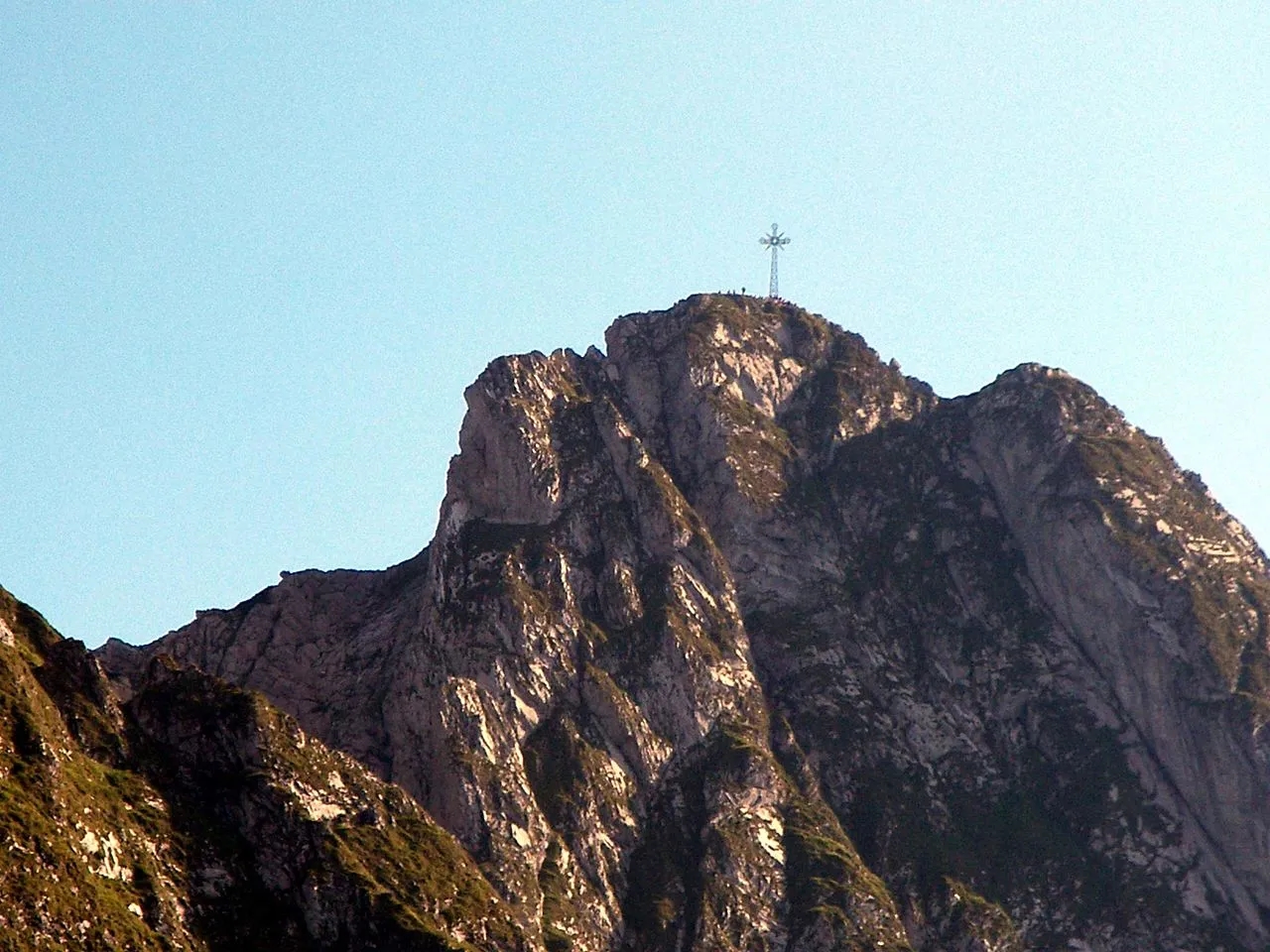 Co oznacza krzyż na Giewoncie? Historia i znaczenie symbolu Tatr