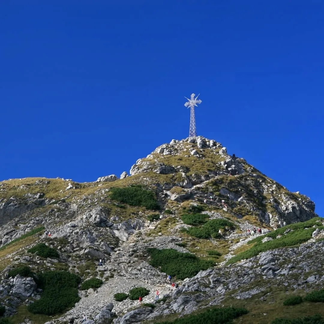 Kiedy postawiono krzyż na Giewoncie? Historia, która zaskakuje