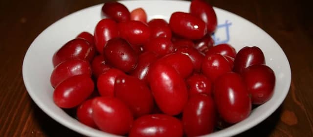 Nalewka z derenia na co pomaga - poznaj jej niezwykłe właściwości zdrowotne