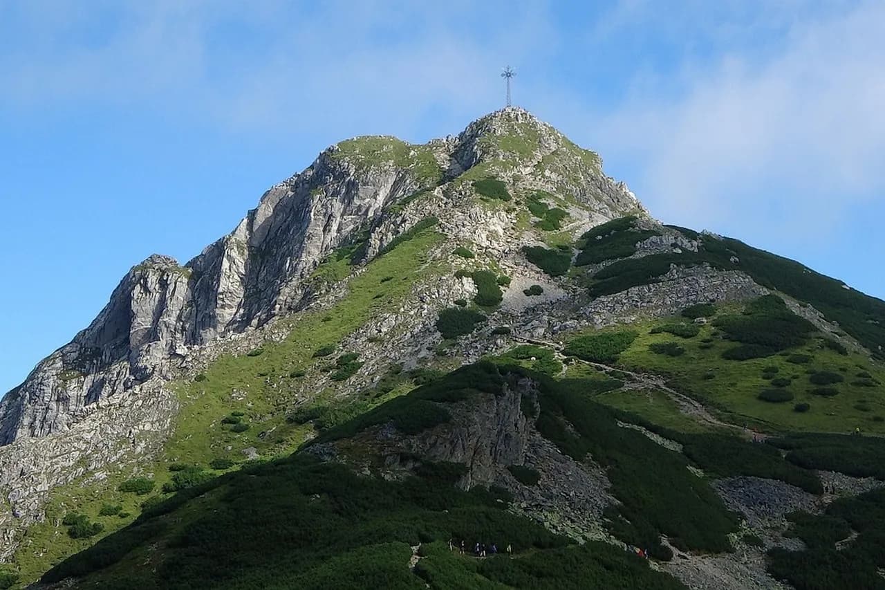 Jak dostać się na Giewont? Najlepsze trasy i ważne wskazówki