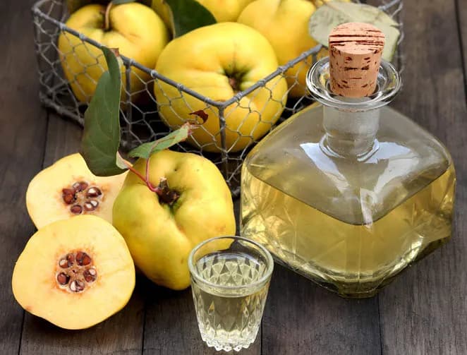 Dlaczego nalewka z pigwy ciemnieje? Poznaj tajemnice tego zjawiska