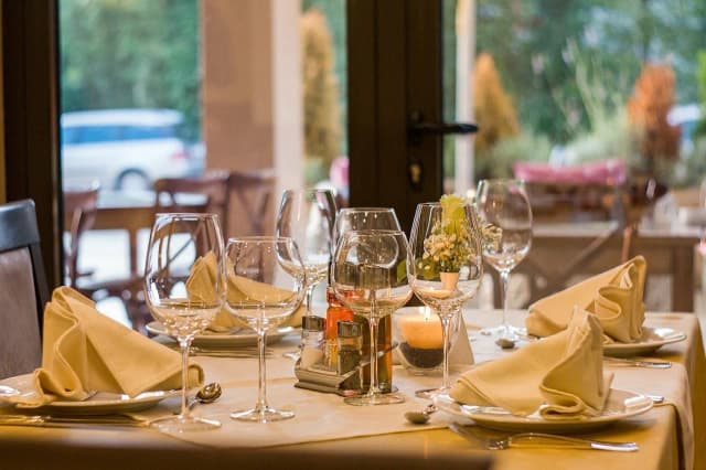 Jasna Góra gdzie zjeść – najlepsze restauracje w okolicy, które warto odwiedzić